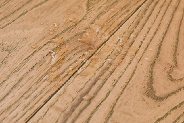 Современный повседневный стиль, твердый паркетный пол, цвет натурального дерева, T & G, для спальни, гостиной, длина 610 мм, «елочка»