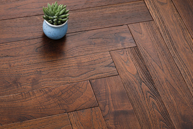 Новый матовый пол из массива древесины саранчи, водостойкий пол из натурального бревна с узором «елочка» из твердой древесины T&G